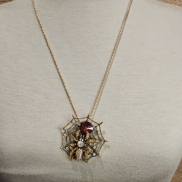 NWT  SPIDER  n WEB  STATEMENT NECKLACE - Picture 4 of 5
